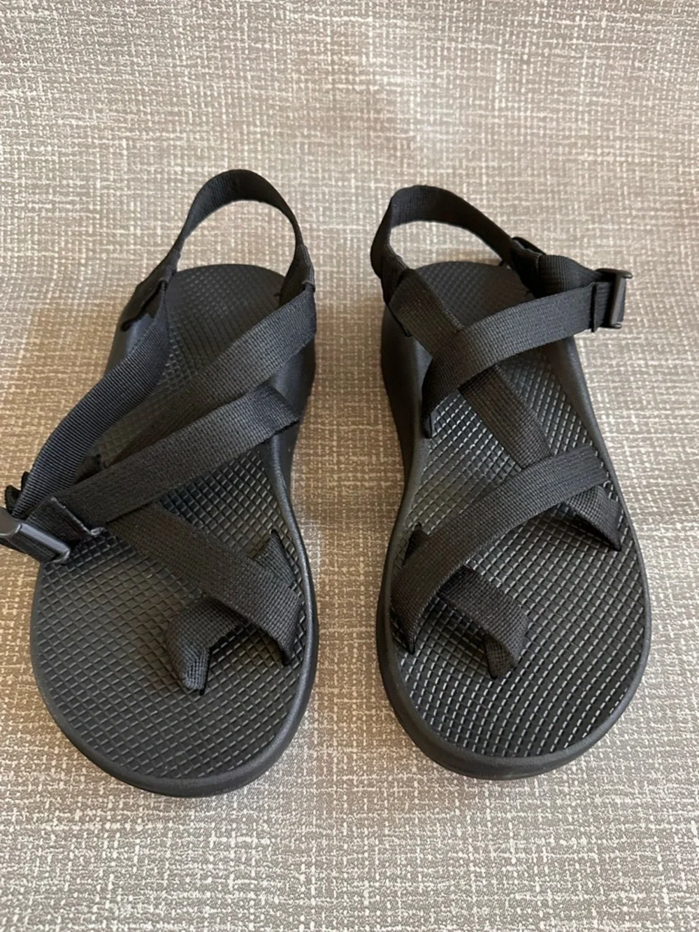 Chaco Black Strappy Outdoor Sandals men’s size 9